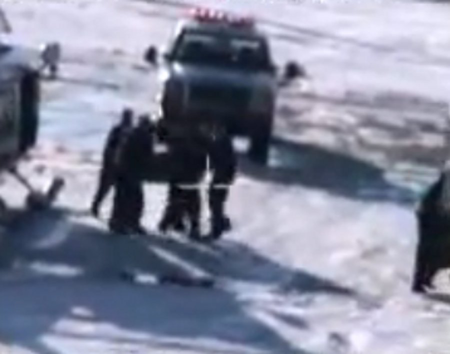 A group of officers braved ice cold waters over the weekend to save a pair of boaters who were kayaking in Jamaica Bay a day after the snowstorm.