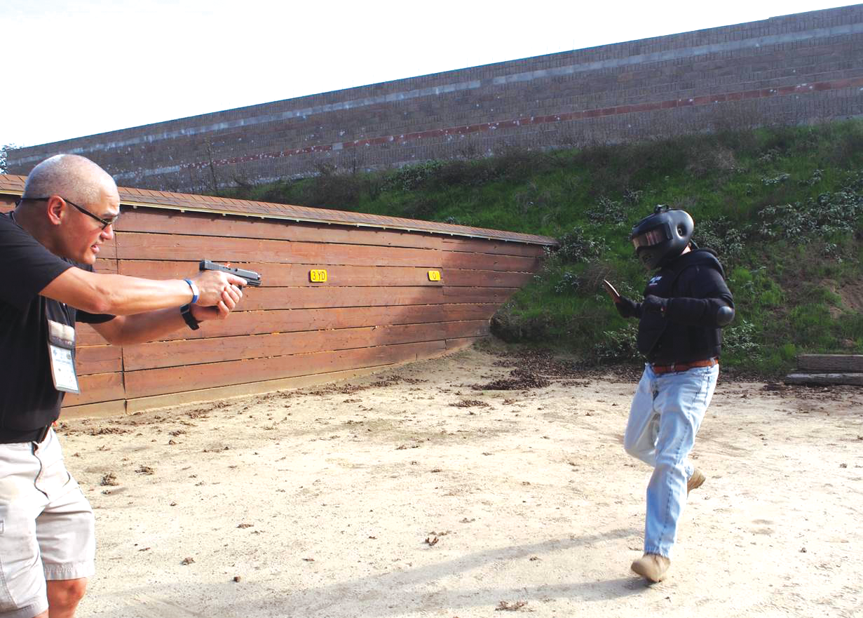 Assailant with knifeimage002 5834c794e6e29