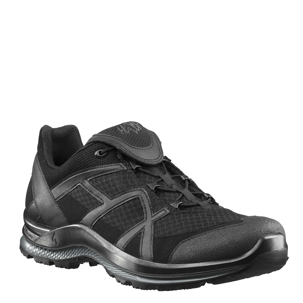Lightweight, breathable athletic shoe (330011)