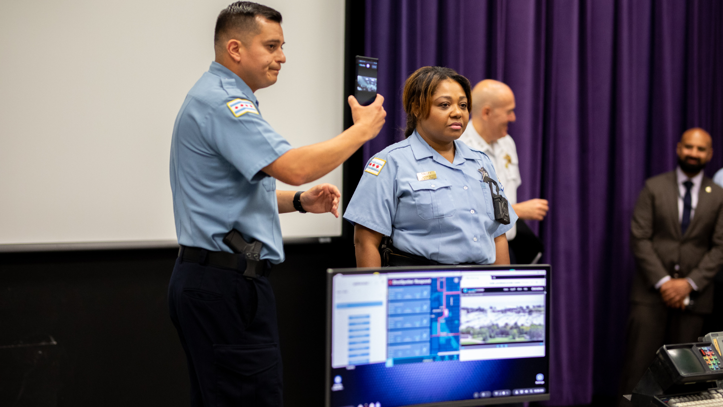 Members of the Chicago Police Department demonstrate Samsung&rsquo;s DeX In-Vehicle Solution at a press conference August 21, 2019 in Chicago.