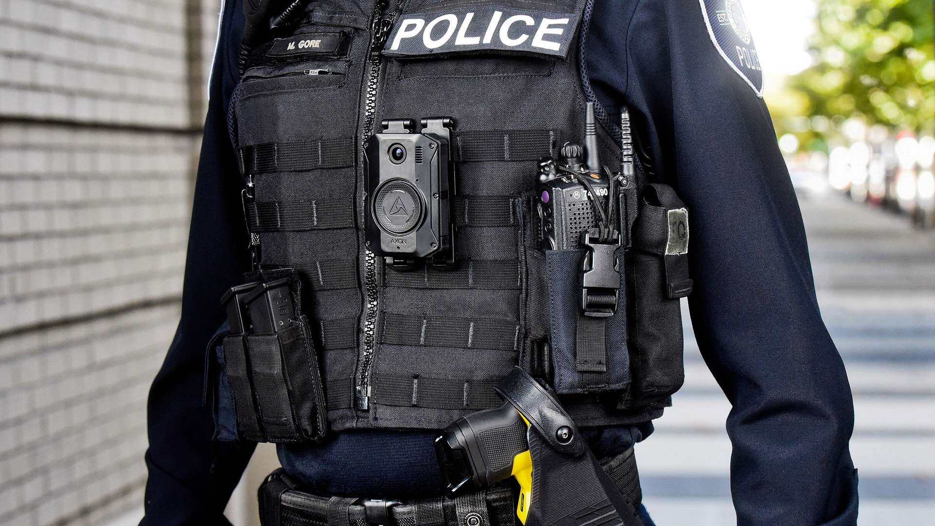 Axon Body3 1538169833362 Hr 5bbbb0af938e6[1]