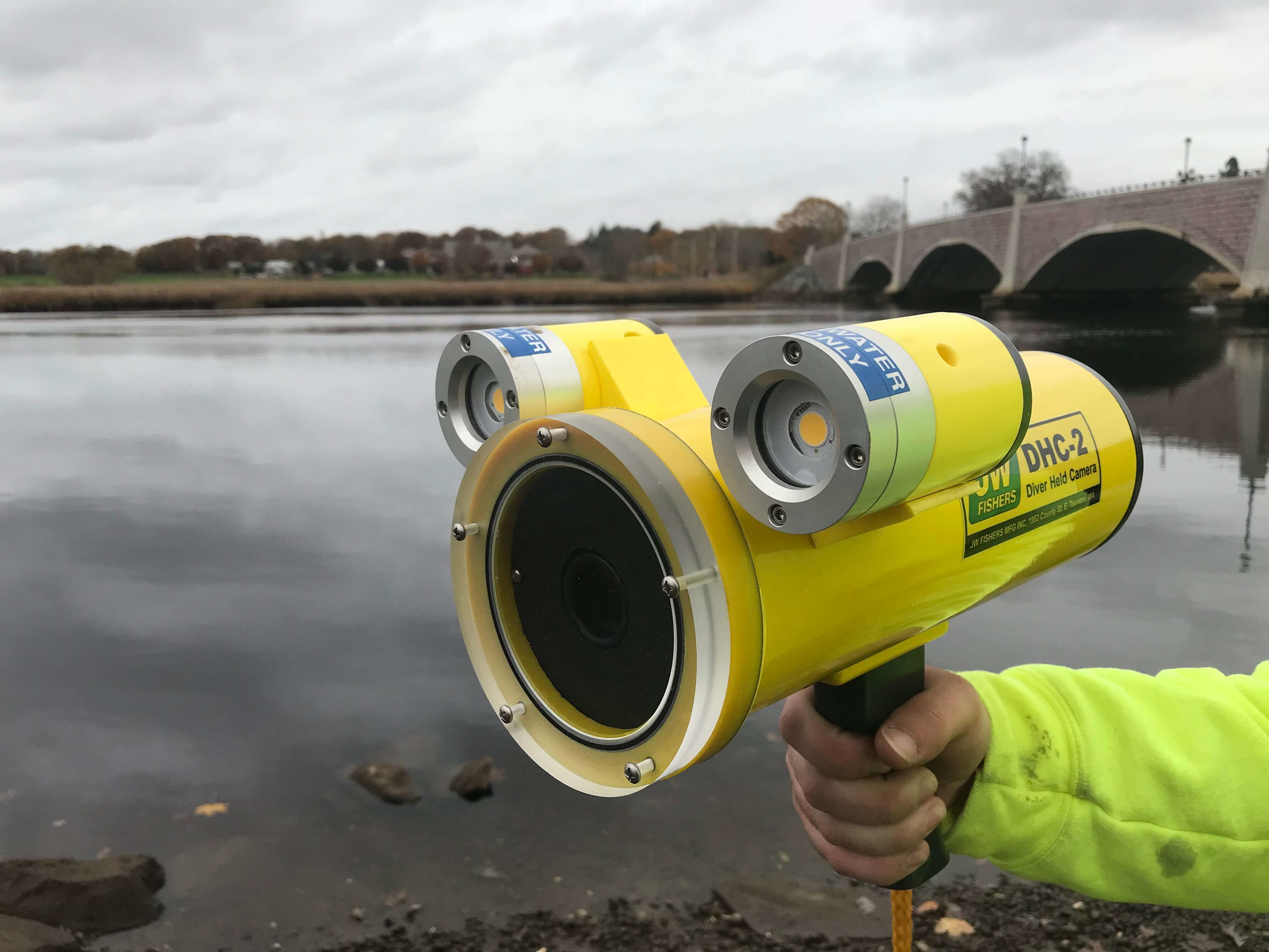 DHC-2 HD Diver Held Camera