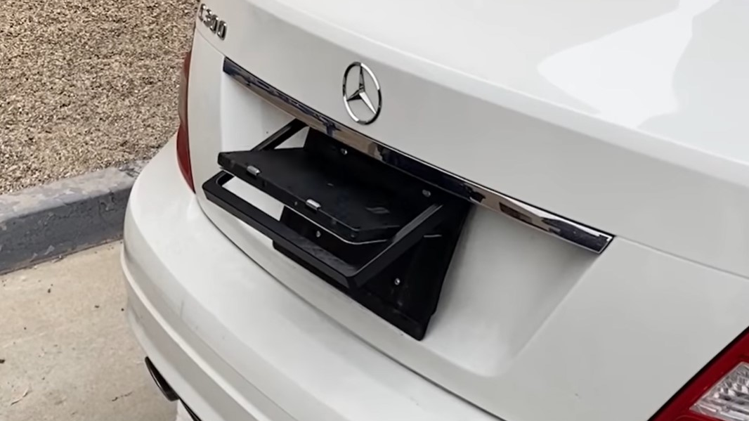 A tip concerning a suspicious vehicle led Irvine, CA, police to a Mercedes-Benz equipped with a license-plate flipper and a sophisticated gas siphoning device.