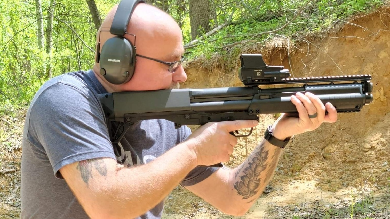 Radically different from the traditional pump action shotgun, the KSG is a bullpup design that loads rounds in through the dual magazine tubes from the back bottom.