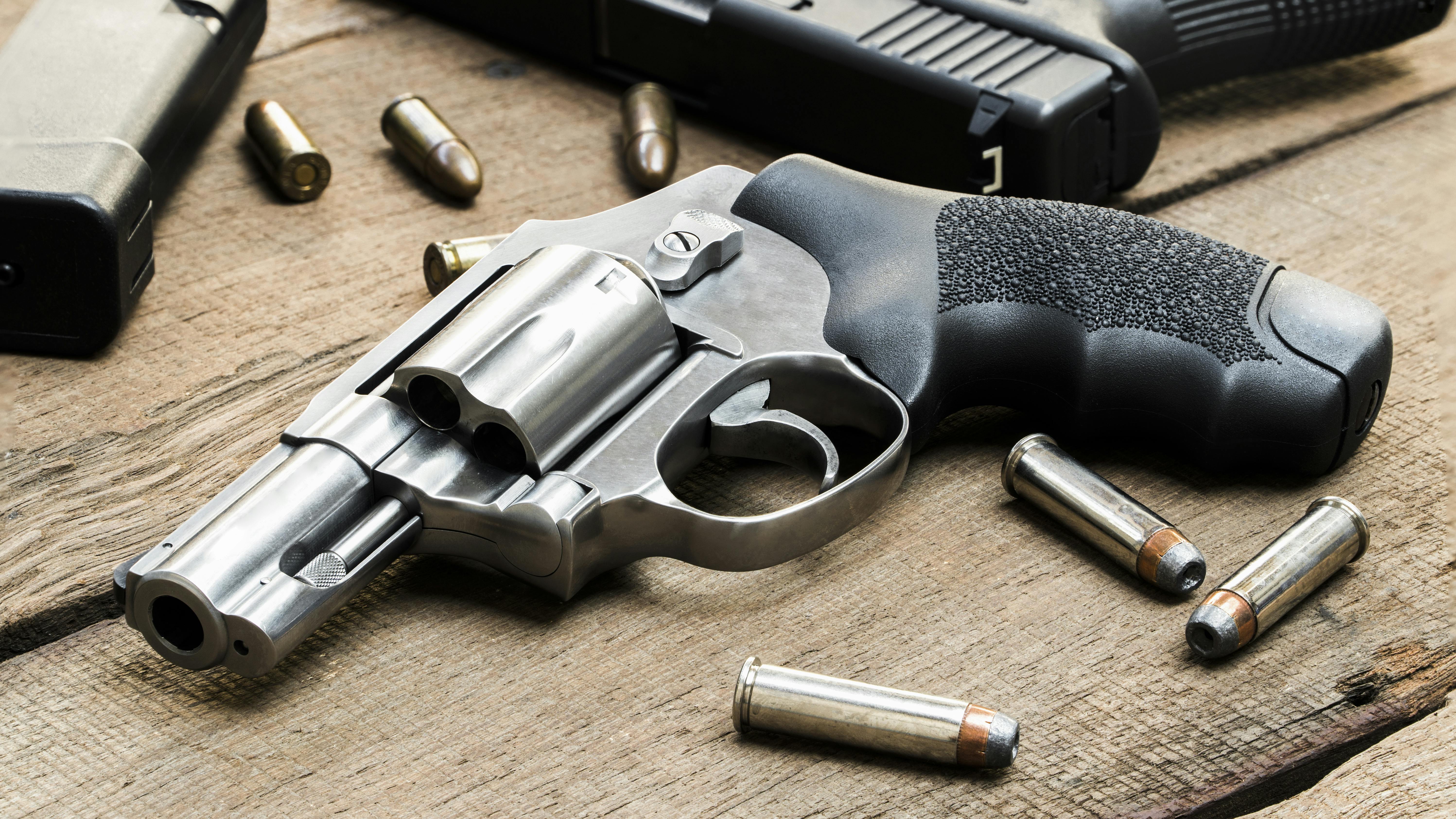 682f5d8fae0bb9c1bb43c5fd Secondary And Backup Guns Dt