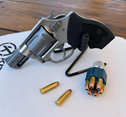 The Charter Arms Undercoverette is a lightweight, compact, 32 Magnum revolver which holds 6 rounds. Lindsey paired it with a Pachmayr Aluminum Speedloader for EDC. The Charter Arms Undercoverette is a lightweight, compact, 32 Magnum revolver which holds 6 rounds. Lindsey paired it with a Pachmayr Aluminum Speedloader for EDC.