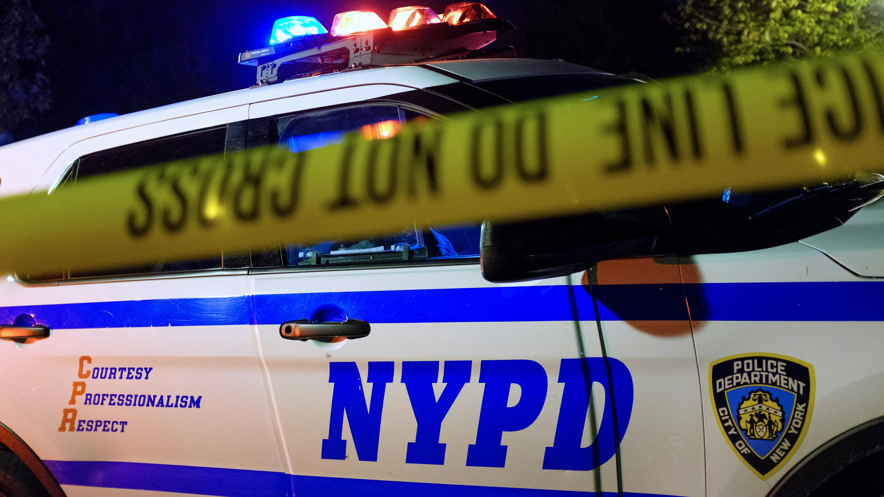 68e9464c9cf87c38e7875a31 20251010amxusnewsnypdofficergrazedheadduring1ny