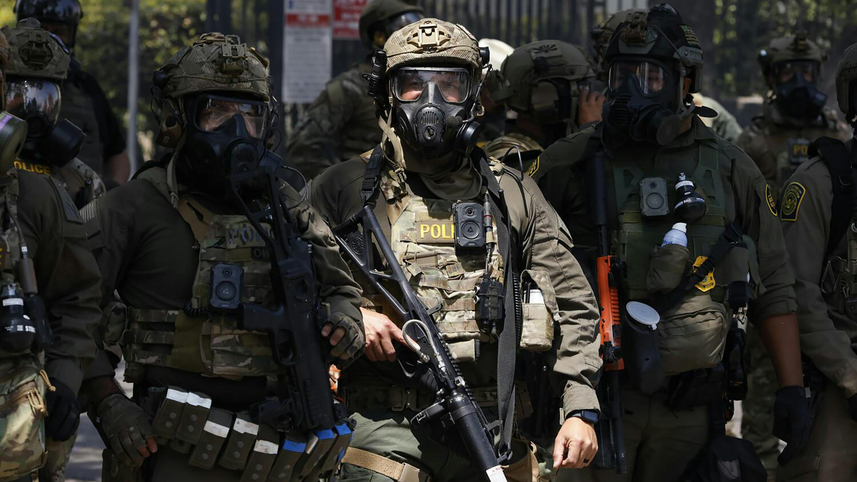 Judge: California immigration officers can wear maks.