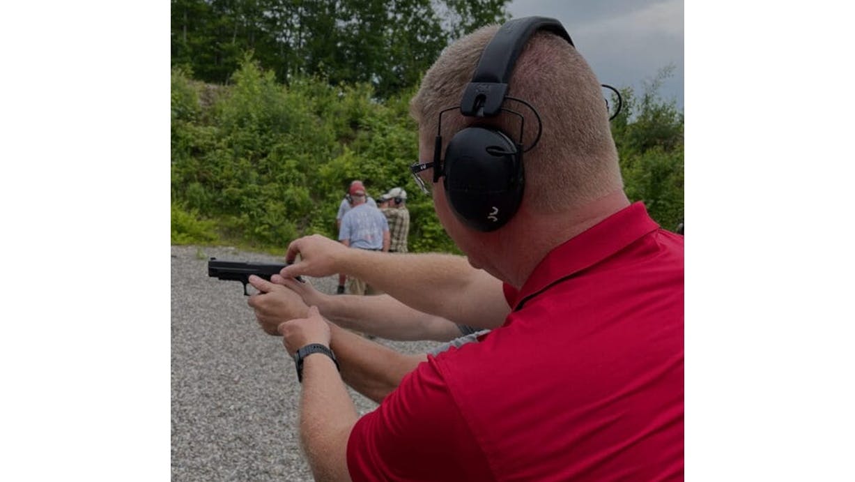 A NeuralTac Master Instructor candidate performs a performance assessment on a LEOSA trainee