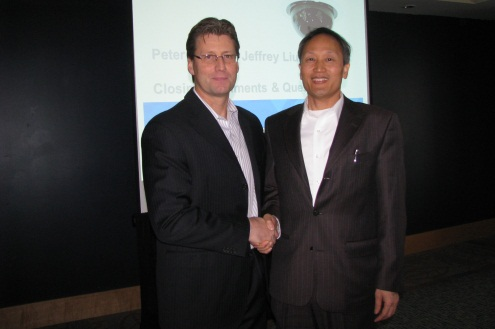 From l-r: March Networks CEO Peter Strom shakes hands with Infinova CEO Jeffrey Liu.