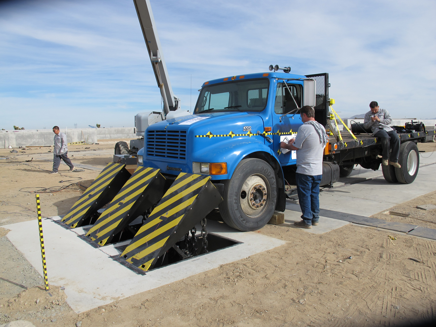 The new HD2055 barricade features an easy-to-install shallow foundation with an environmentally-friendly electromechanical actuator which utilizes a sophisticated cam design that accelerates and de-accelerates the barrier road plate during raising and lowering.