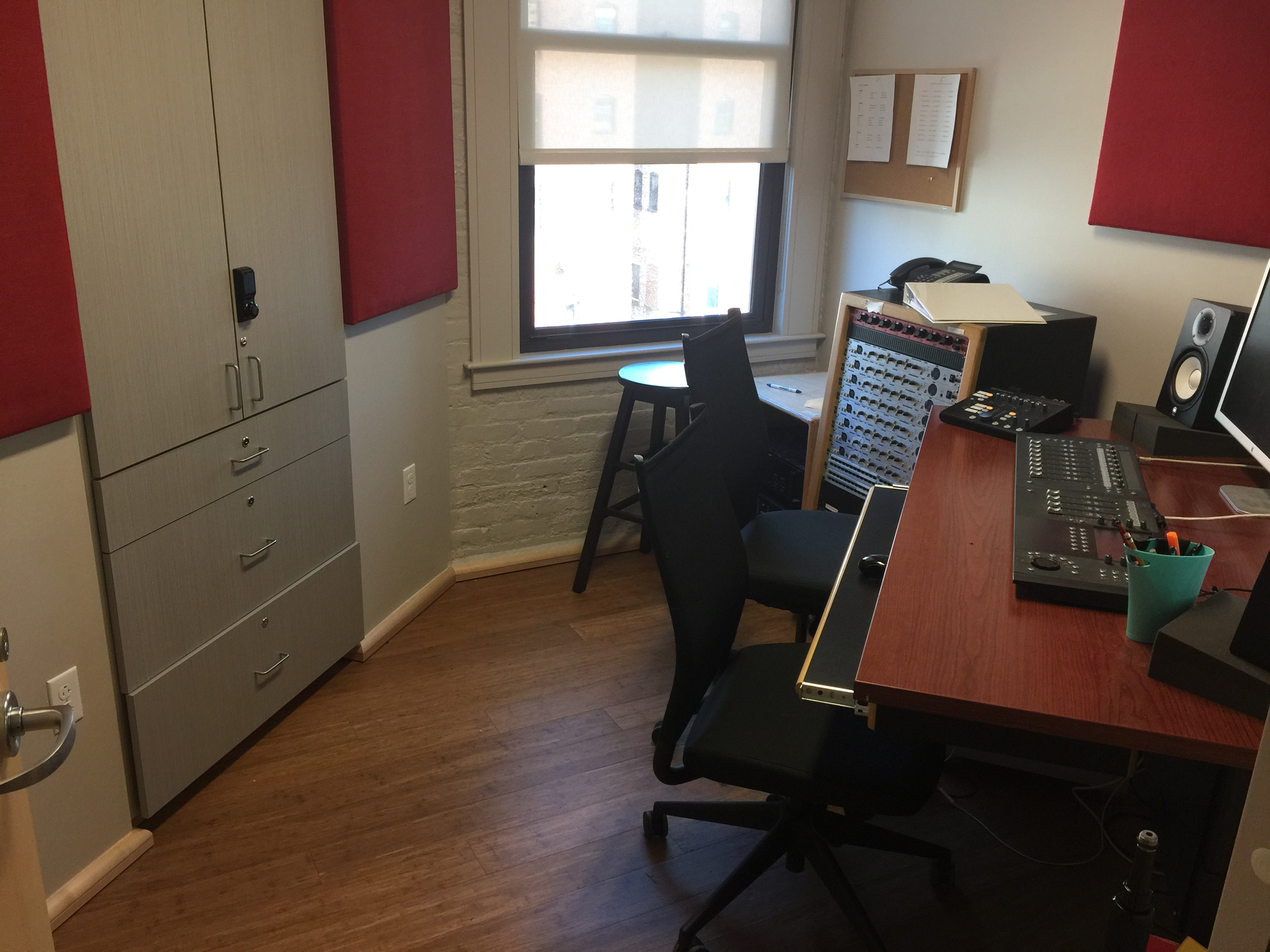 To put an end to theft and other issues that came with storing equipment in traditional cabinets with locks and keys, Berklee College recently deployed HES K100 wireless cabinet locks.