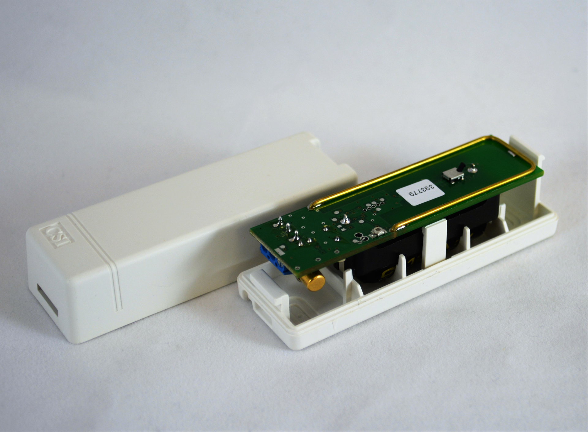 CINCH wireless sensors, using Magnasphere&rsquo;s patented switch technology, transmit a signal to the security panel that is stronger and with less distortion if they are attached to a metal framed door or window.