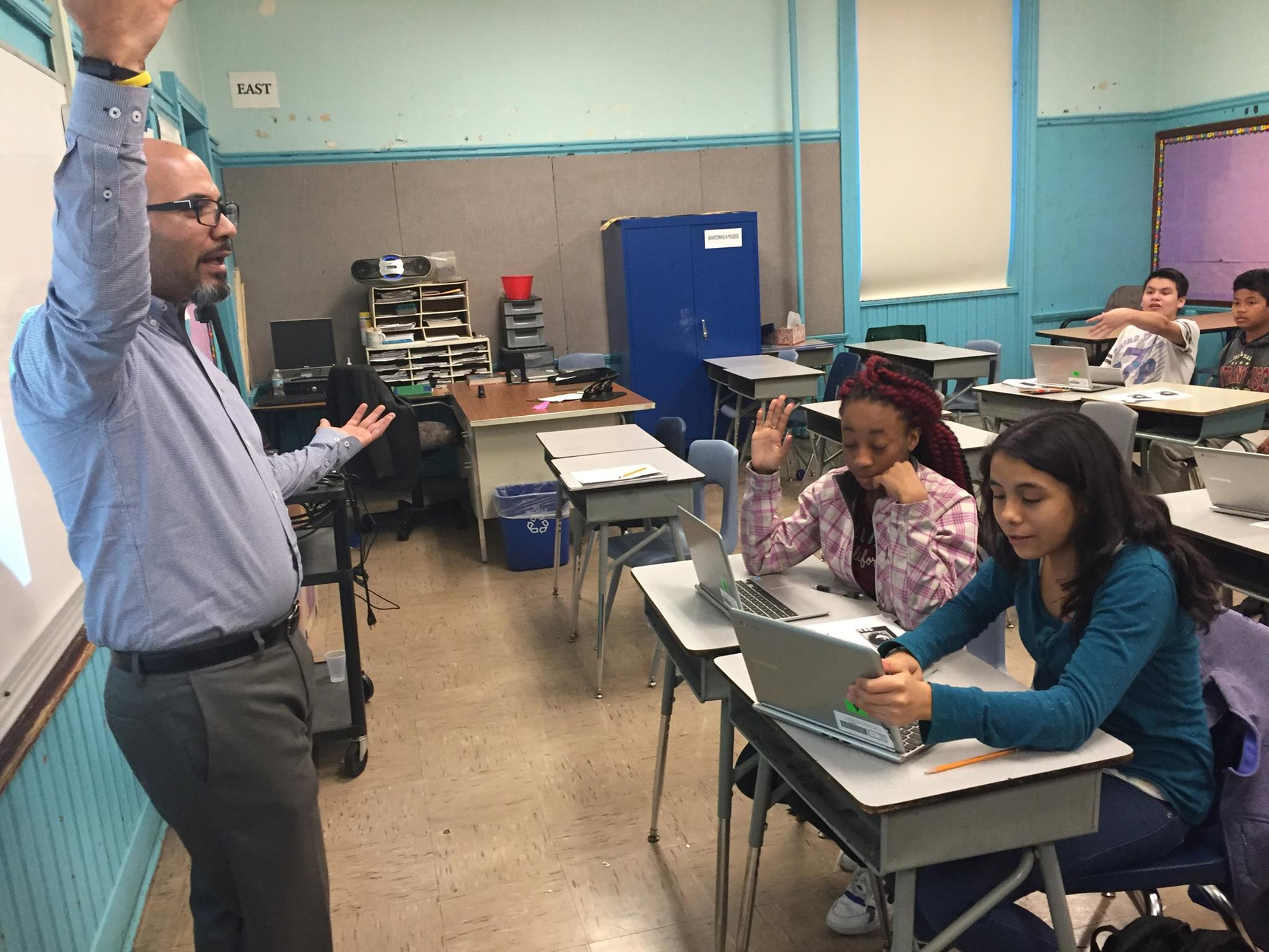 Citizen Schools mobilizes teams of educators and volunteers to lead real-world learning projects and provide academic support, helping students discover and achieve their dreams.