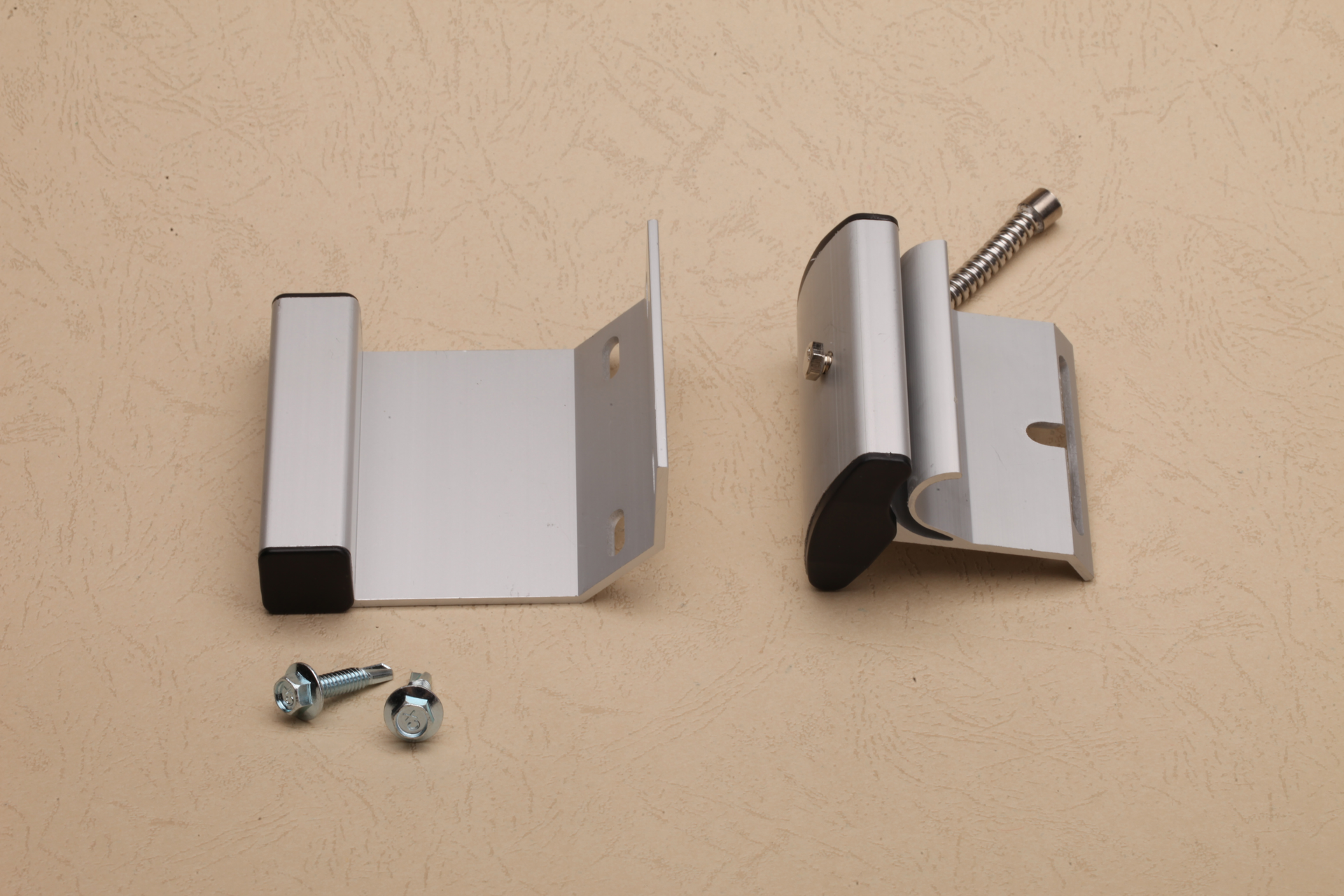 The TANE 68 WG wp18 water-resistant contact