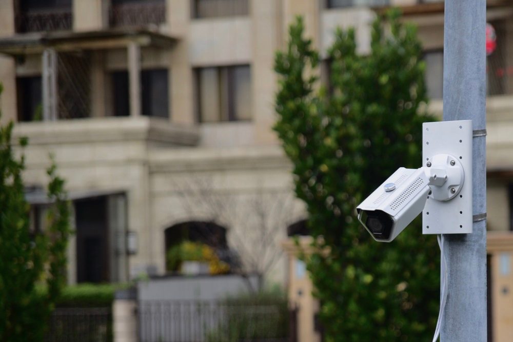 Late last month, Umbo launched its latest camera, the Umbo SmartBullet, to complement their existing SmartDome camera. The Umbo SmartBullet features a motorized lens and is three times more powerful than the SmartDome, enabling them to send a 1080p video stream at 60 fps or two 1080p streams at 30 fps.