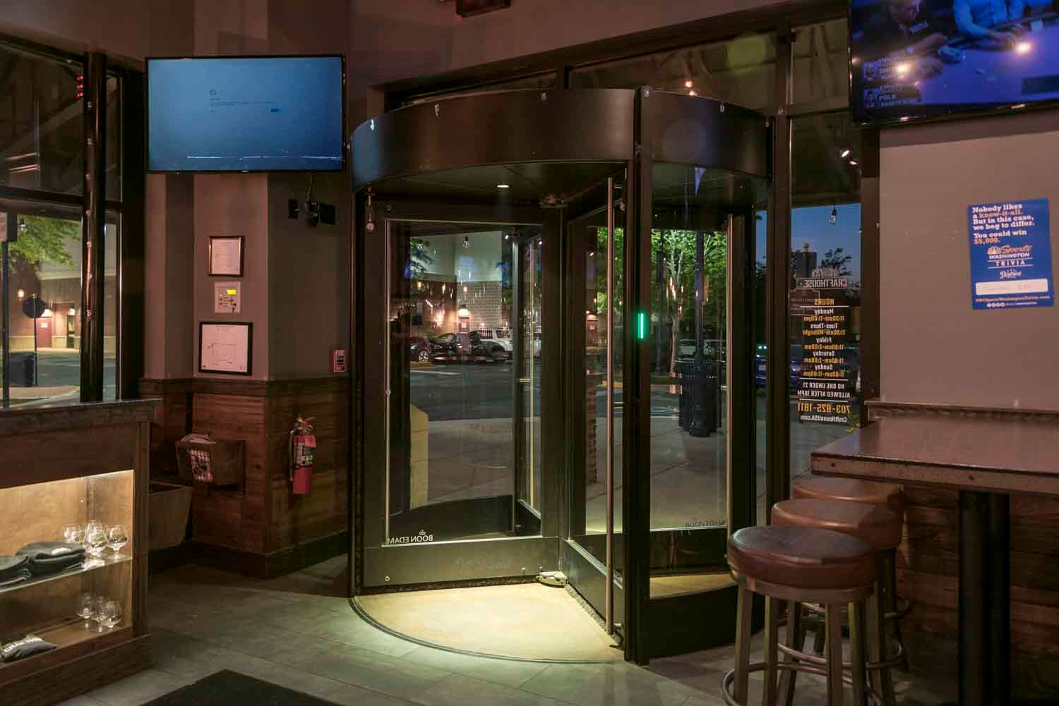 BoonAssist TQ manual revolving door saves space and keeps cold air out while Crafthouse customers enjoy local, curated fare.