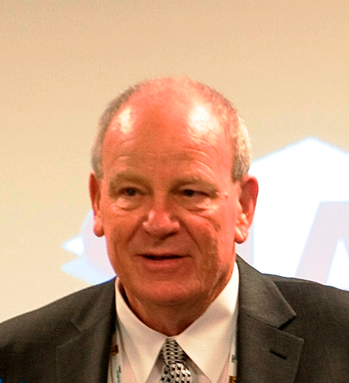 head shot 5b06f00f9b2ea