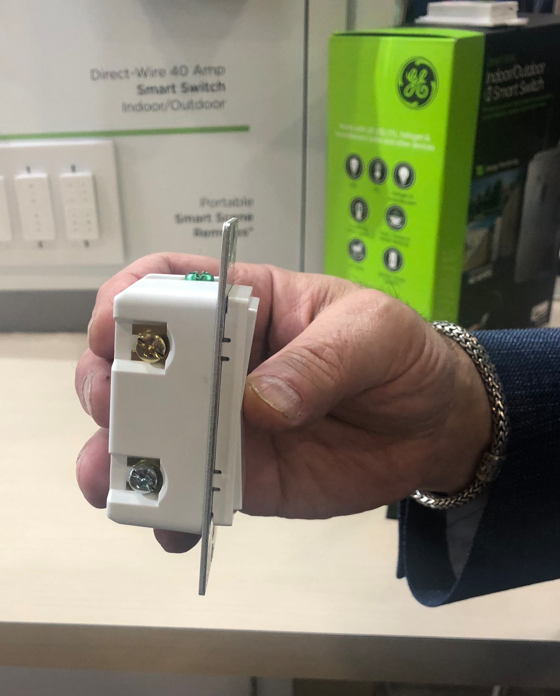 The revolutionary QuickFit space-saving design features a rounded housing and 20 percent smaller depth.