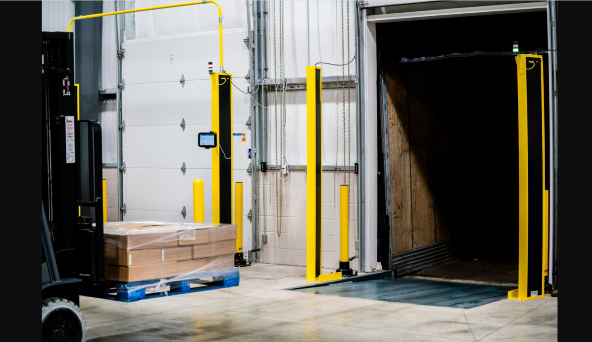Zebra&rsquo;s integrated UHF RFID portals are ideal for asset and workflow management, traceability and compliance applications in a variety of industrial and commercial environments including warehouses, pharmaceutical manufacturing plants and retail backrooms.