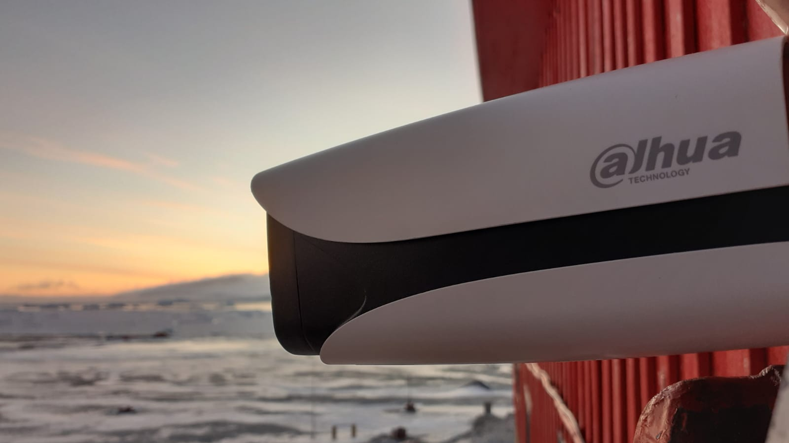 Dahua Technology donated 15 security cameras to different scientific bases in the Argentine region of Antarctica: the company specially developed these cameras to handle the harsh climate and extreme weather conditions in the area. This project will improve connectivity with the central base, allowing scientific research conducted in Antarctica to become more visible in Argentina.