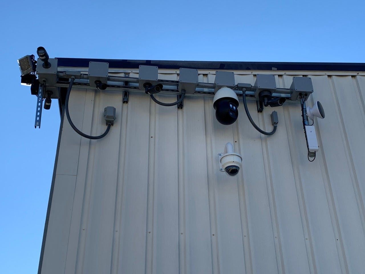 6557cd1a03f9ef001e362e3f Amarok Fortifeye Cameras