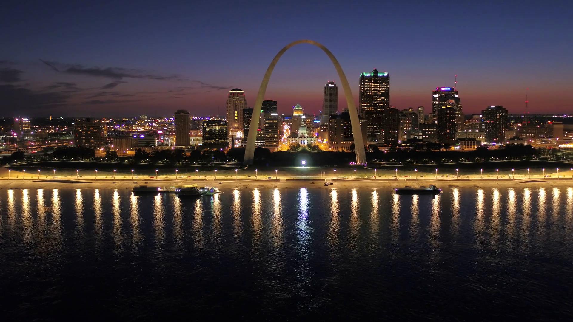 videoblocksaerialmissouristlouisjuly2017night4kins