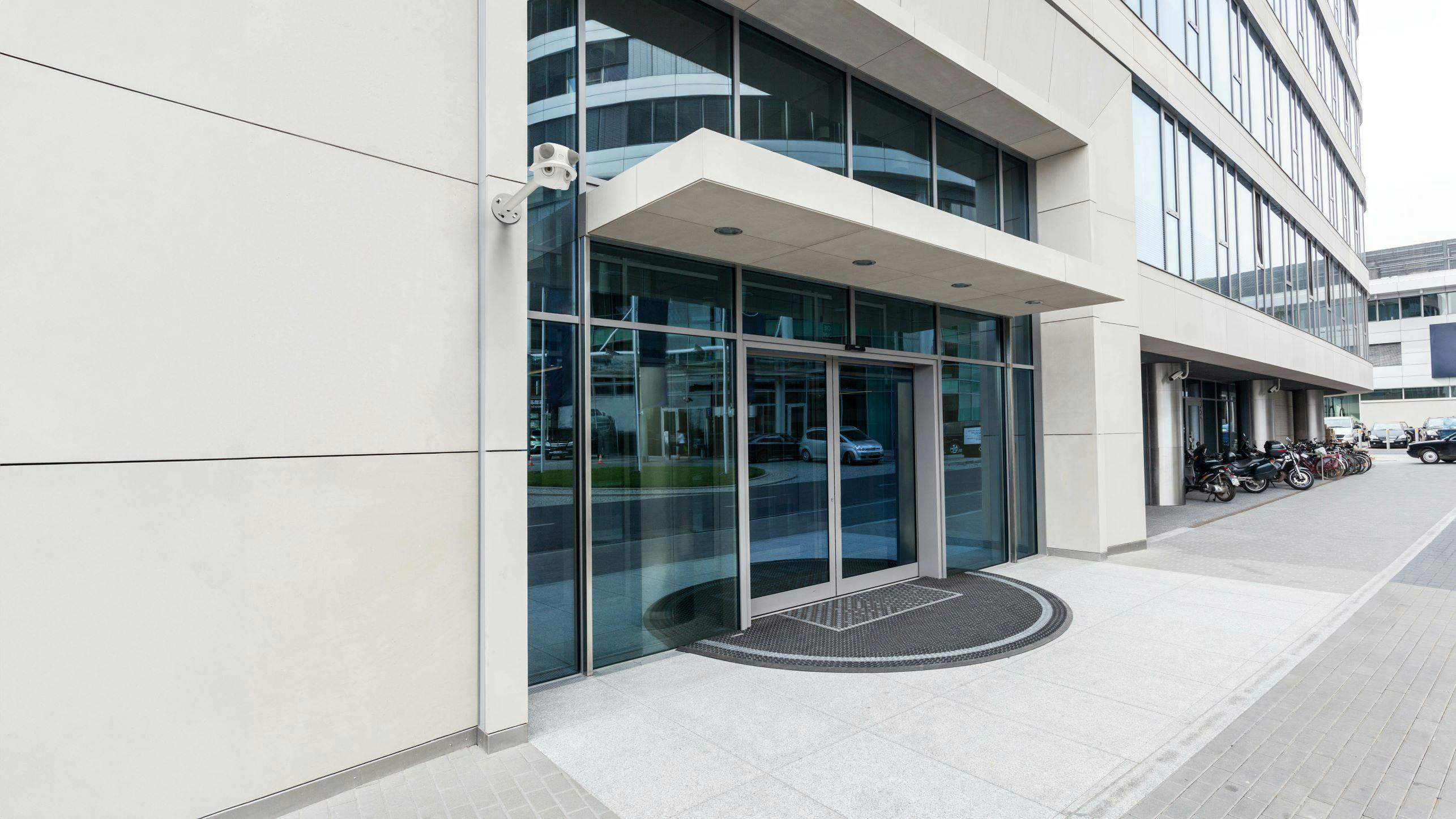 The new SDS Perimeter Outdoor Gunshot Detection System uses acoustic and infrared technology to detect gunshots outside, before threats can make their way in the door.