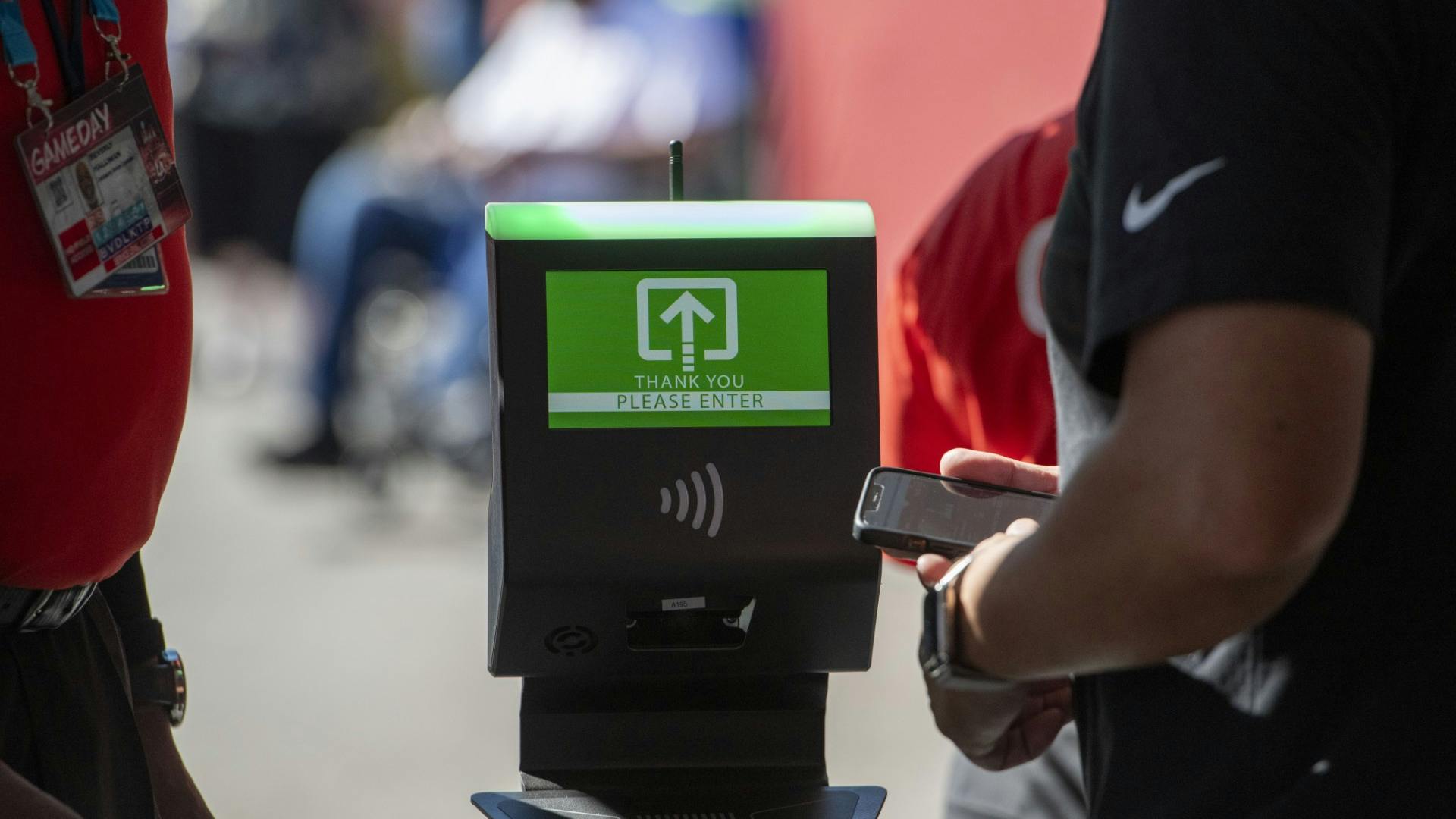 67336db088cebb7950d638d7 Thumbnail Alvarado Ultraq Pedestal Photo