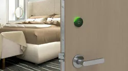 dormakaba_quantum_pixel_on_door_w_hotel_room dormakaba_quantum_pixel_on_door_w_hotel_room