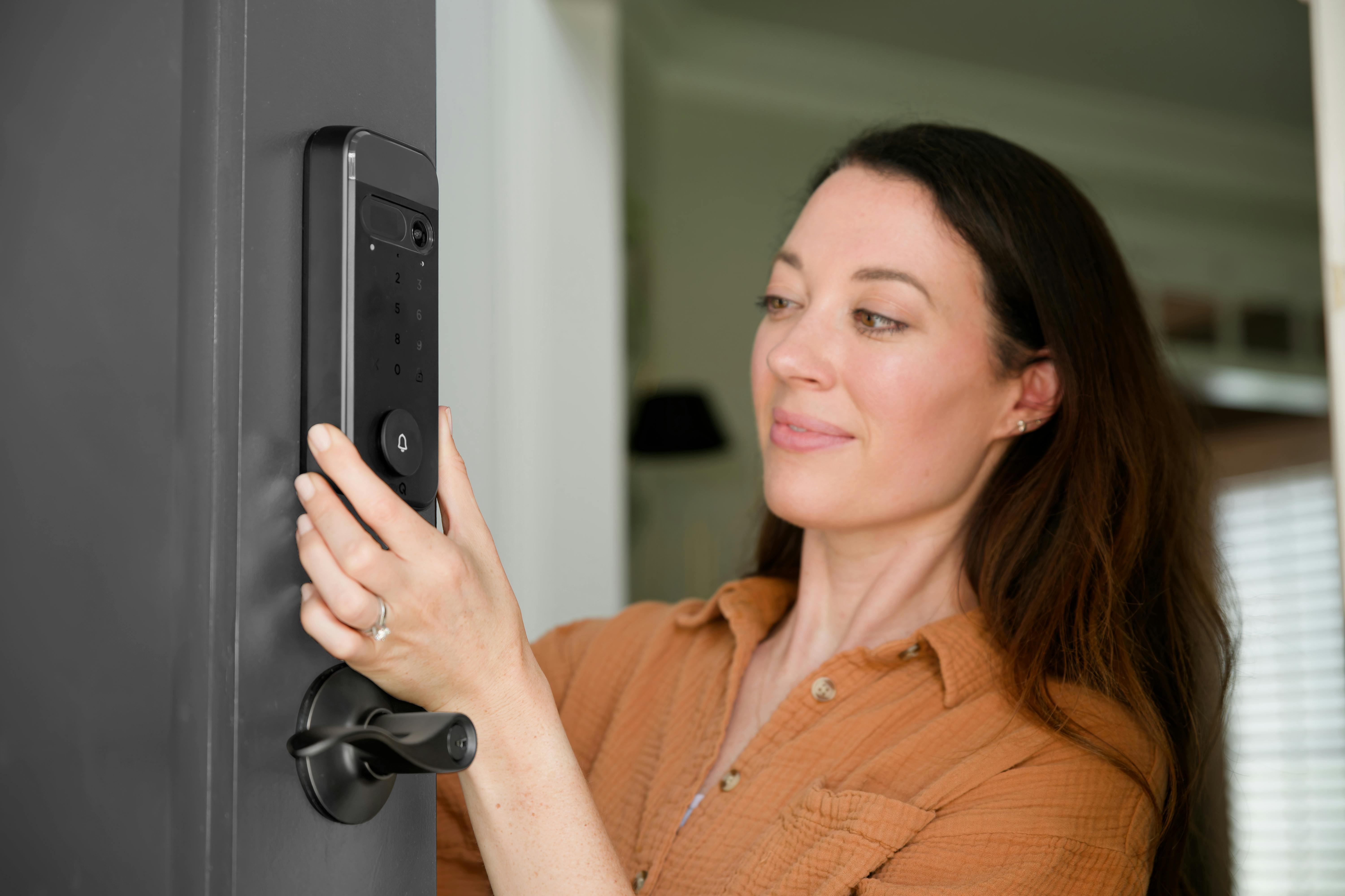 At the core of the myQ Secure View is a three-in-one design that combines a premium smart lock, a 2K HDR video doorbell with color night vision, and a biometric authentication system. Homeowners can unlock the door in two seconds or less using one of five entry methods: facial recognition, fingerprint authentication, PIN code, the myQ mobile app, or a traditional physical key.