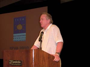 Archie Manning addresses the gathering.