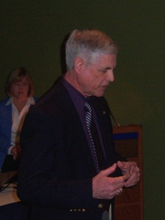 Doug Bernia of the U.S. Bureau of Engraving and Printing addresses the National Automatic Merchandising Association Government Affairs Symposium on possible currency changes.