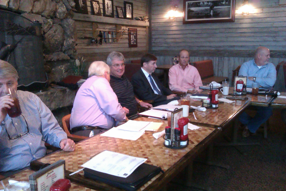 Mississippi state vending association members discuss legislative issues. For photo IDs, see accompanying story.