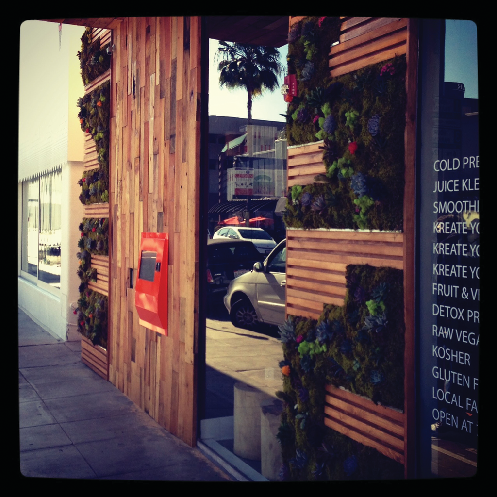 Kreate Juice Vending Machine 10896252