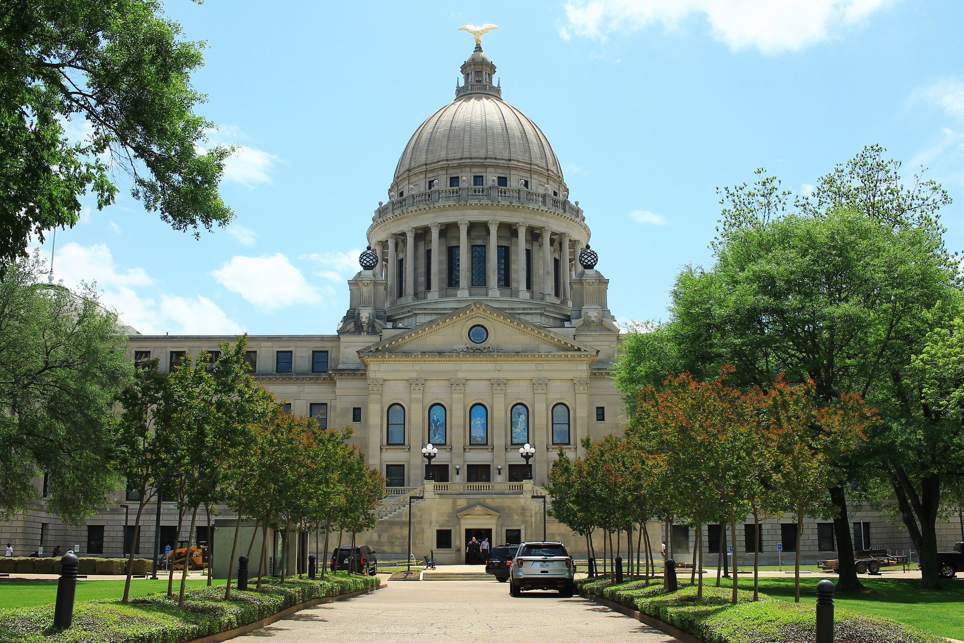 Mississippi State Capitol Building. Photo taken April 18, 2018 by formulanone. No changes made to photo. https://www.flickr.com/photos/30552029@N00/26815684617