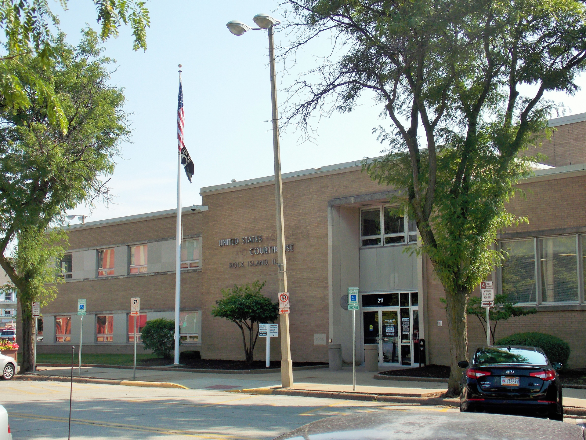 The United States Courthouse in downtown Rock Island, Illinois. No changes were made to this image from the original viewed 5.18.20 on Wikimedia.