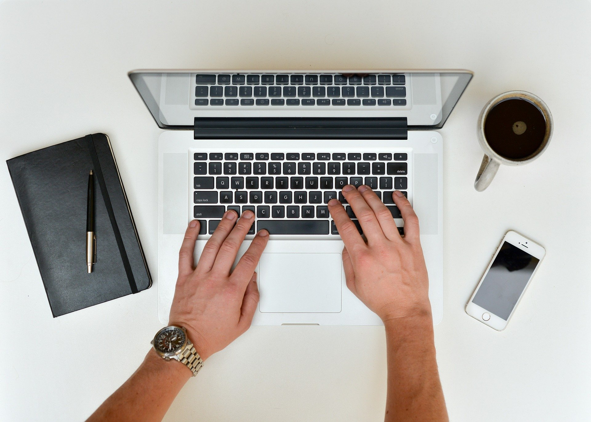 Desk 601540 1920 5ee7ea64c54cf