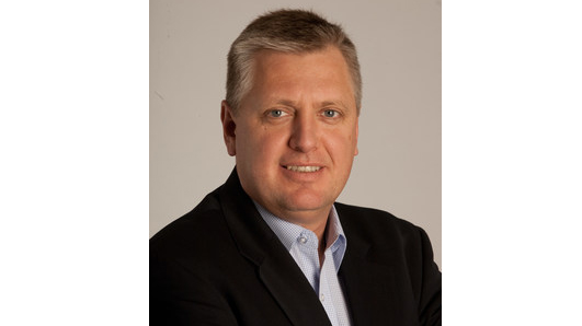 Hostess Adrian Poretti 63344caf2d903