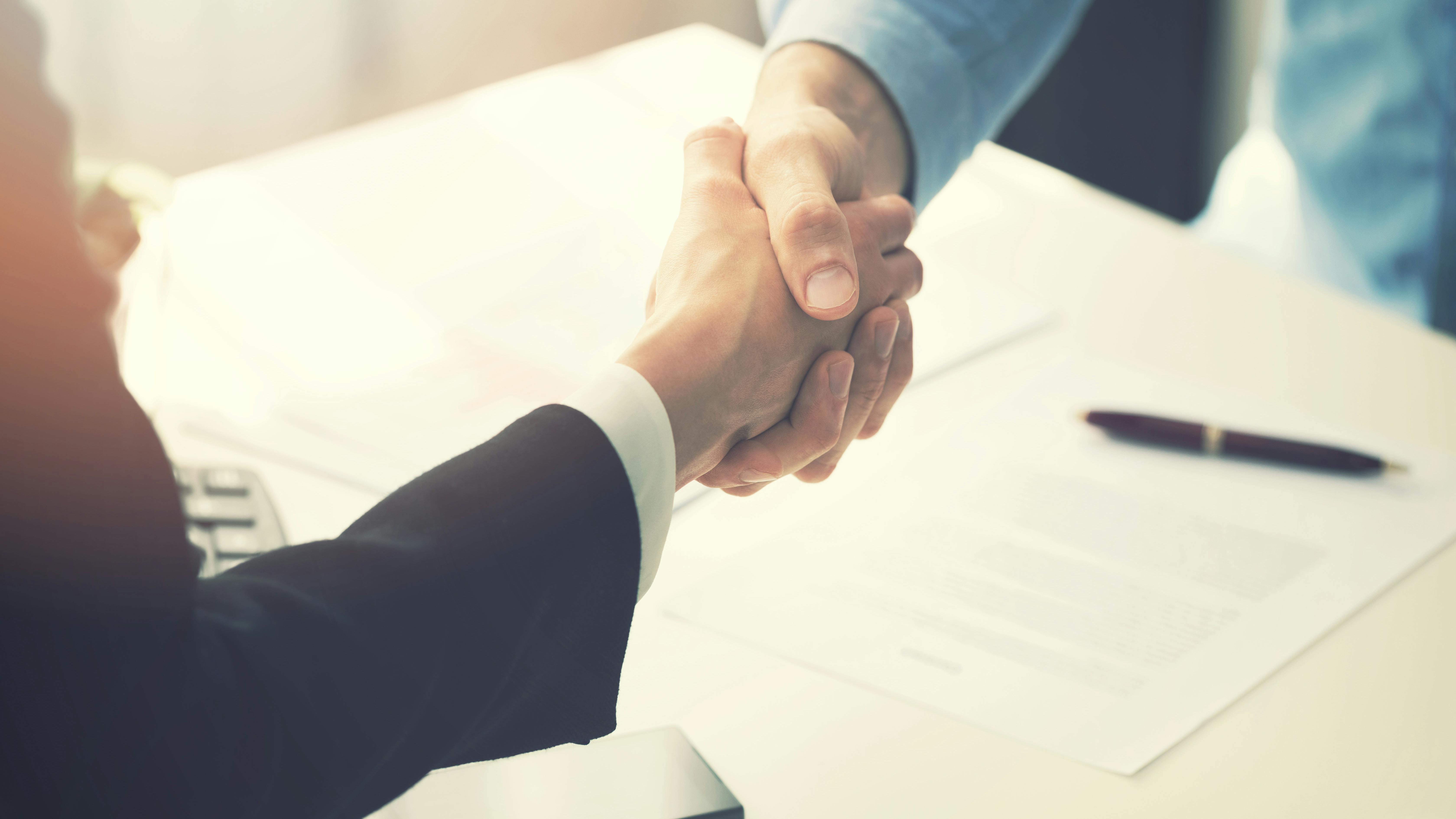handshake dreamstime_xxl_94512900