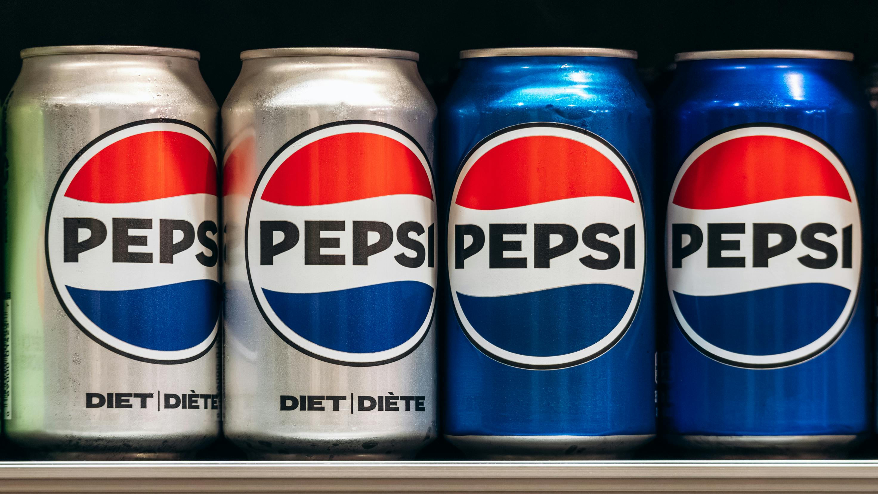 Pepsi and Diet Pepsi cans stock image