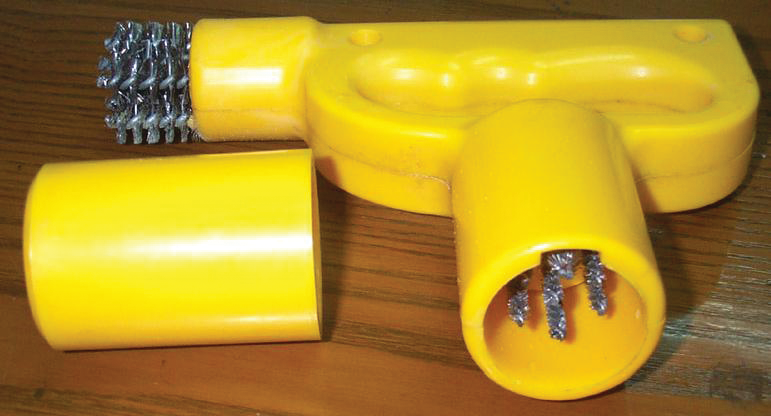 Tractortrailerplugcleaner 10126130