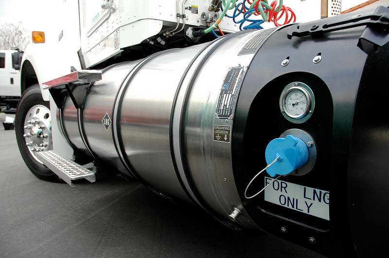 A new rental program available from PacLease, its local franchise &ndash; Kenworth Sales Company and Blu LNG will feature LNG-fueled Kenworth T800s in four configurations equipped with one 120-gallon LNG fuel tank, a 15L Westport high-pressure direct injection (HPDI) engine and manual transmission in various specifications.