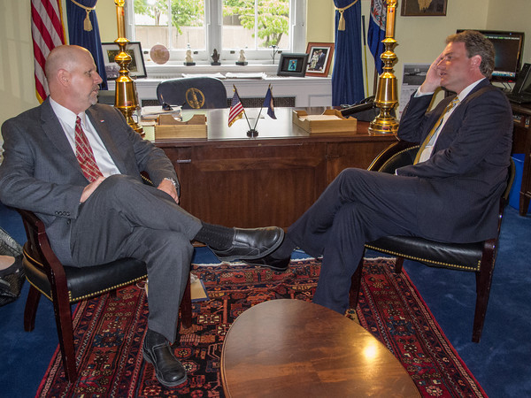 Bill Moss, AAM (left), owner of EuroService Automotive, Warrenton, Va., meets with Rep. Robert Hurt (Va.-5) during the ASA 'fly-in' May 29 in Washington, D.C.