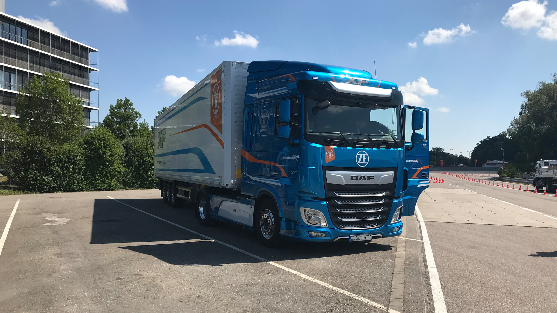 This DAF cabover engine truck had a retrofit Traxon automated manual transmission, available for test driving during the ZF Technology Day in Friedrichshafen.