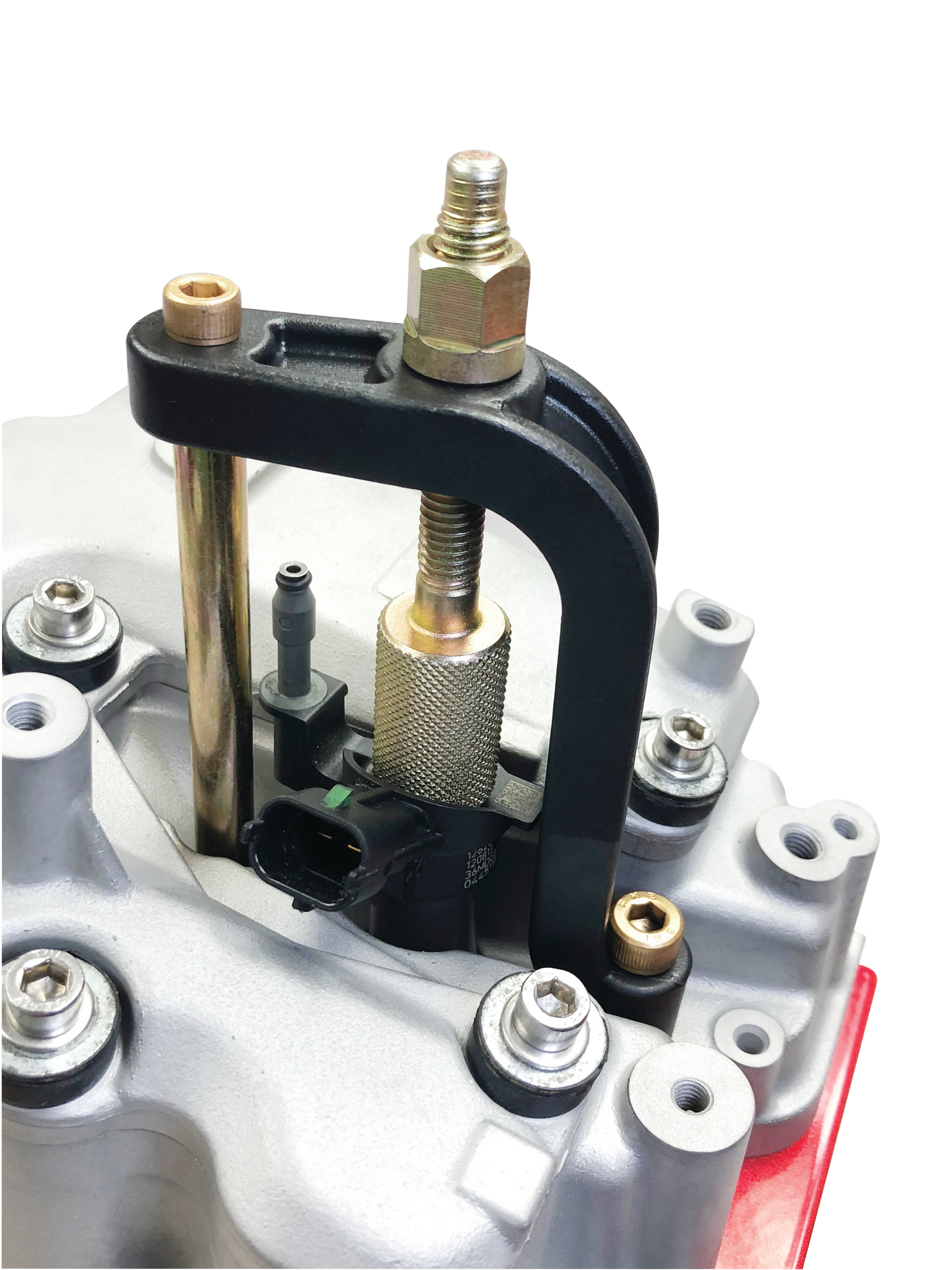 The SP Tools Injector Puller Kit, No. 16400, is designed to remove diesel injectors on 2011-2016 GM pickup trucks equipped with the Duramax LML engine.