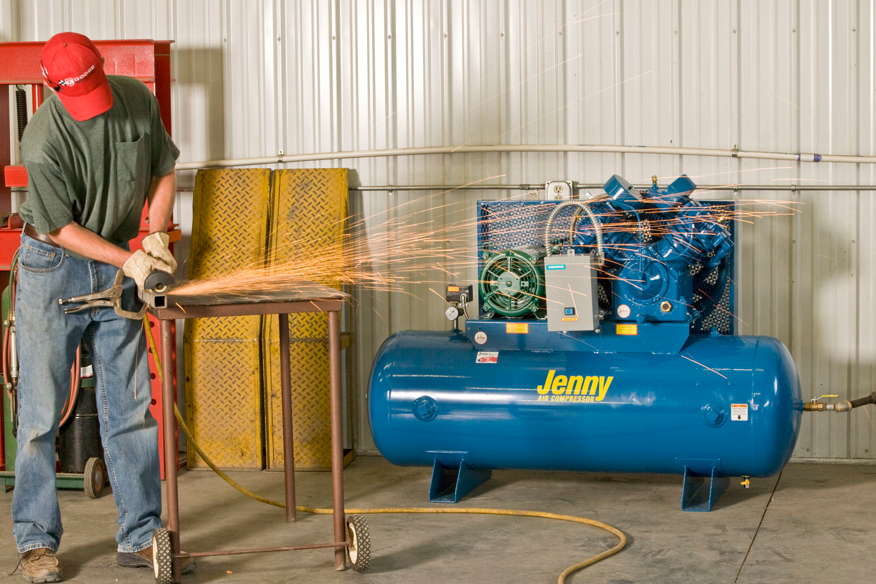 Compressor1 5b8ff9fc94d2f