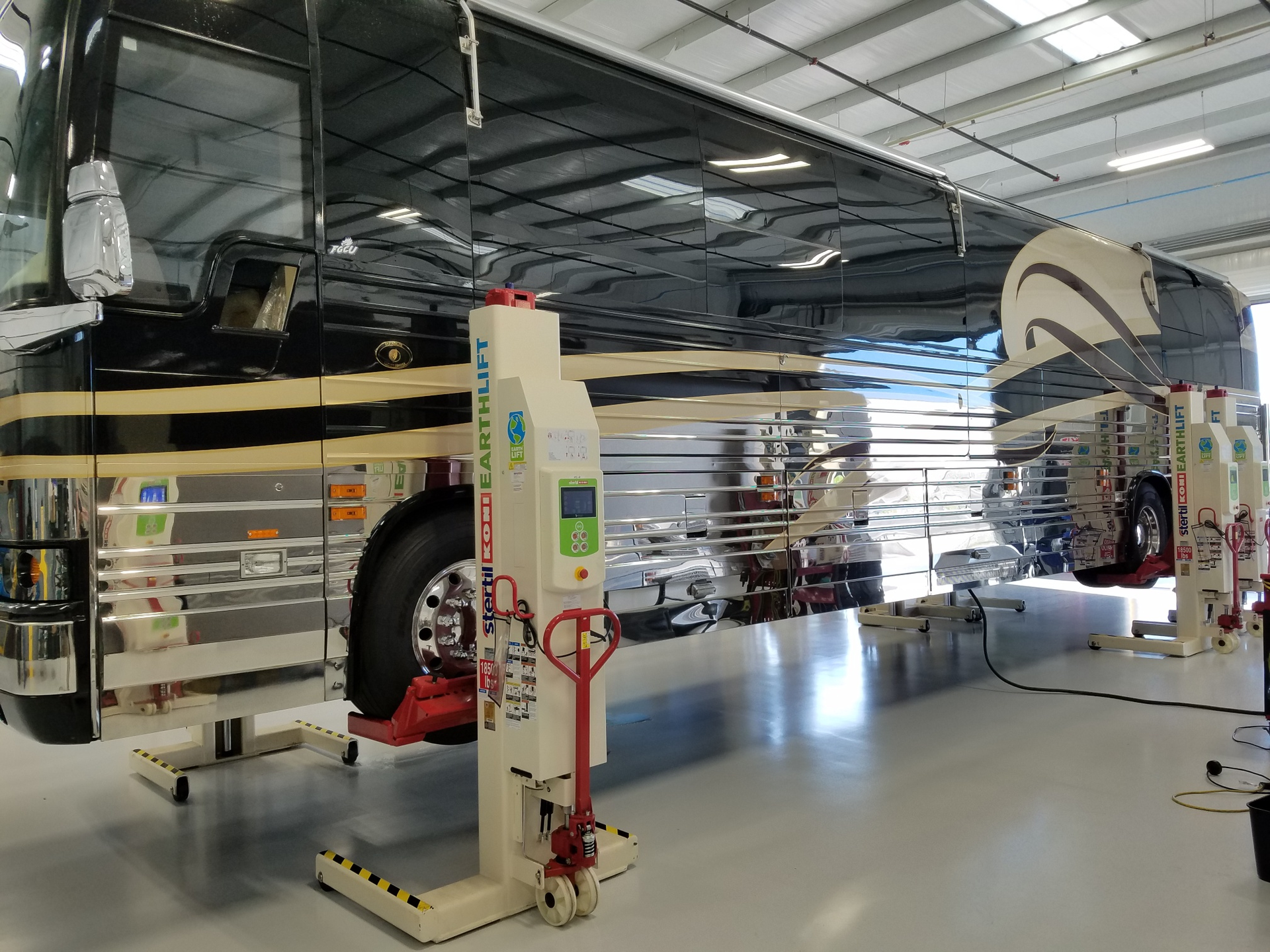 Earthlift Prevost Motorcoach Bus 5e3c33c342b53