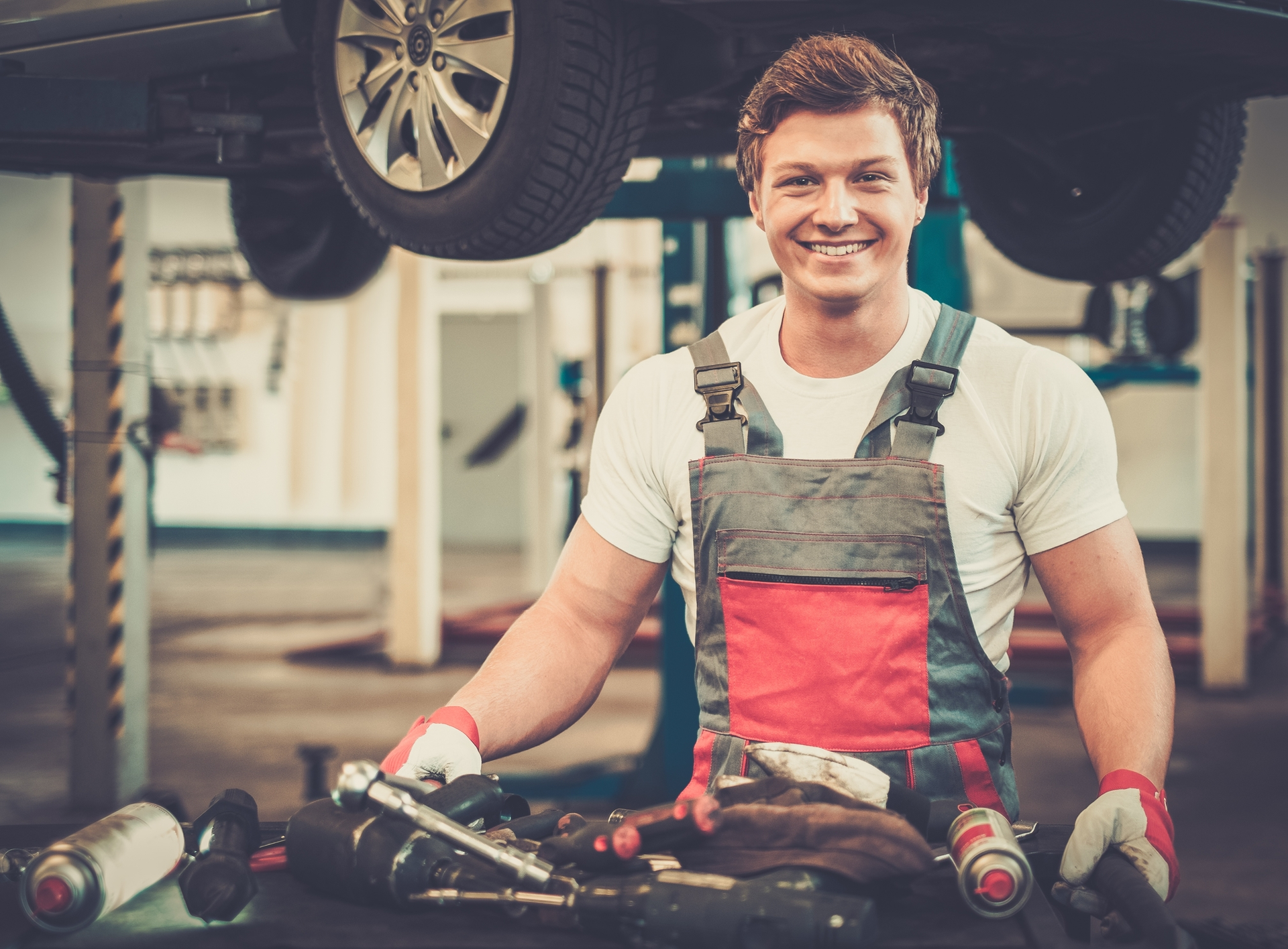 Young mechanic 614354cfa2f7c