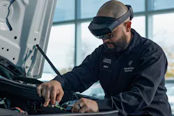 Mercedes-Benz shop foreman Joey Lagrasta uses the Microsoft HoloLens 2 device and Mercedes-Benz Virtual Remote Support. Mercedes-Benz shop foreman Joey Lagrasta uses the Microsoft HoloLens 2 device and Mercedes-Benz Virtual Remote Support.